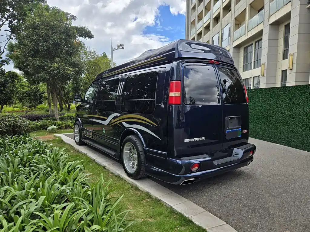 GMC Savana