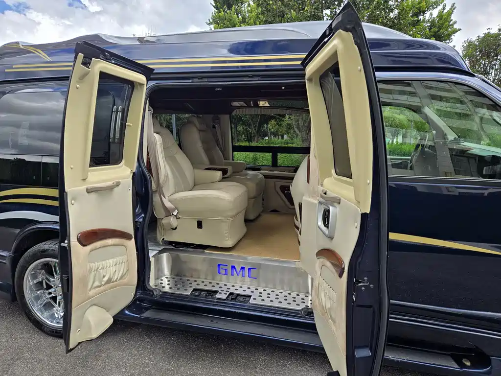 GMC Savana