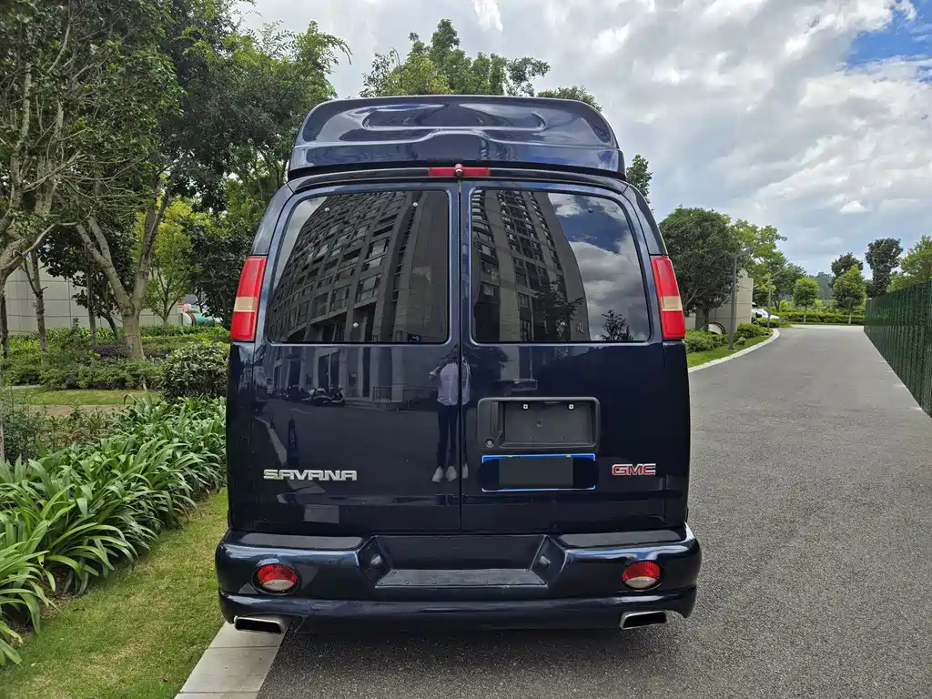 GMC Savana