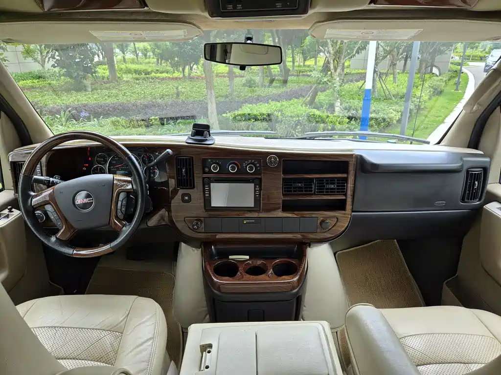 GMC Savana