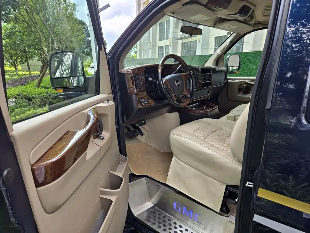 GMC Savana