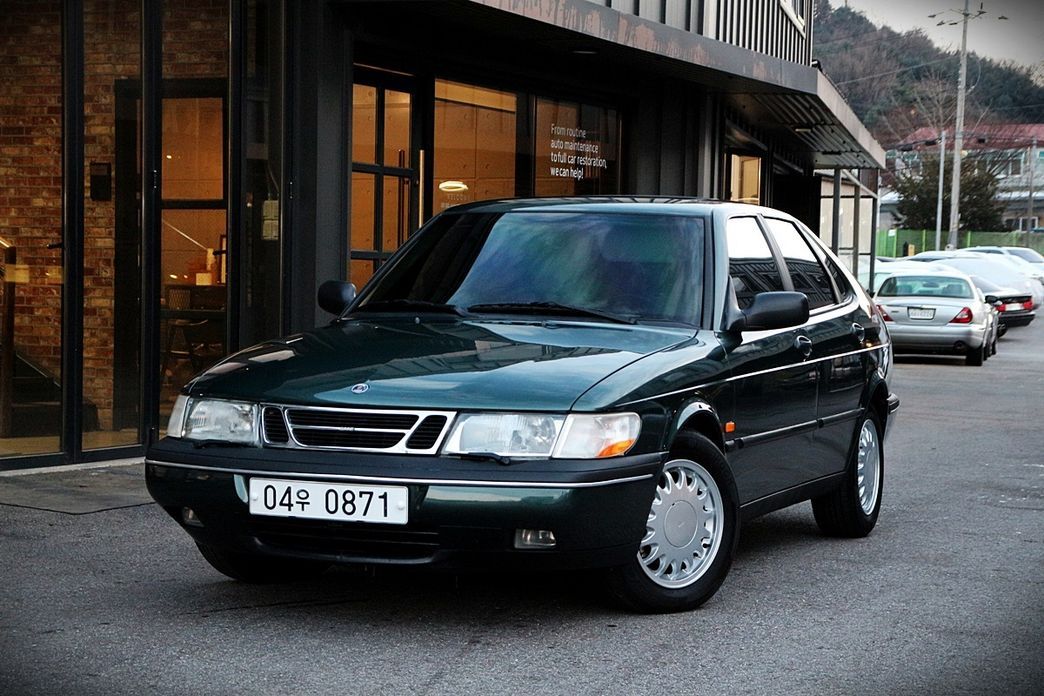 Saab 900