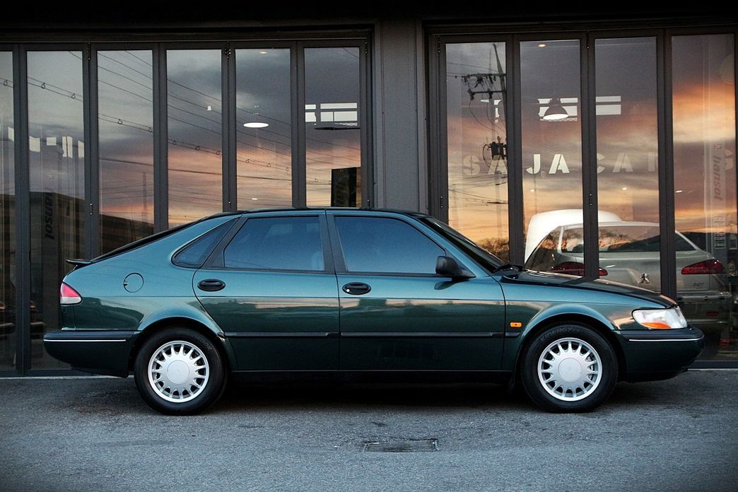 Saab 900
