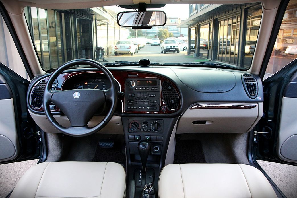 Saab 900