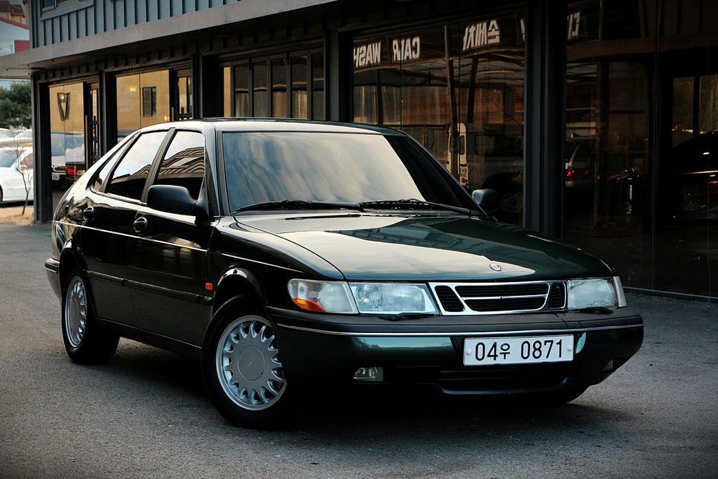 Saab 900