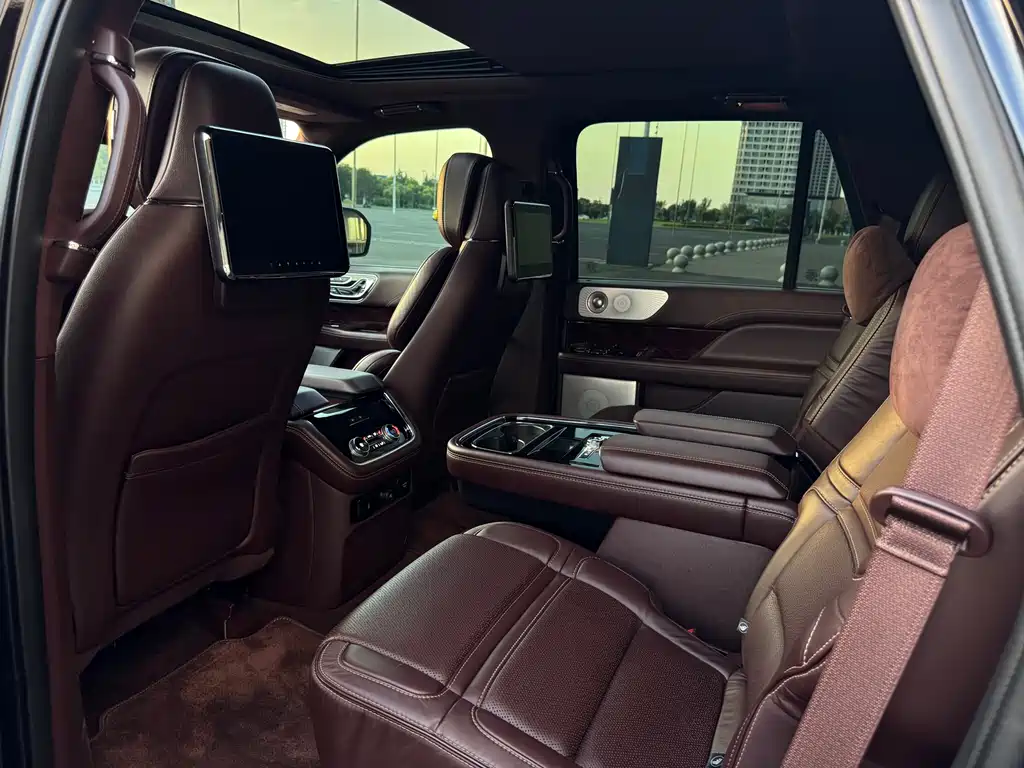 Lincoln Navigator