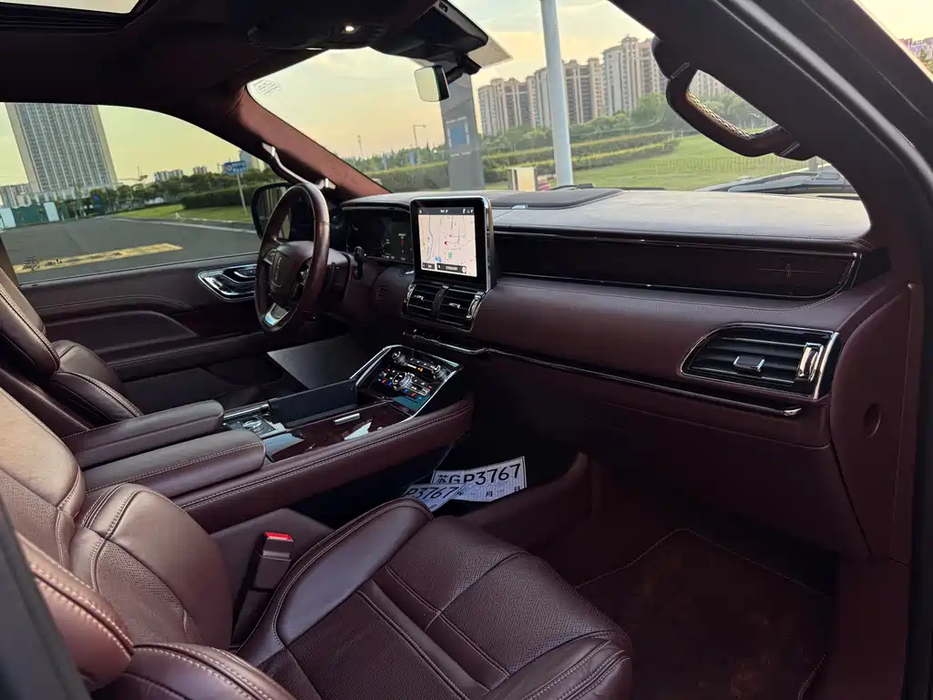 Lincoln Navigator