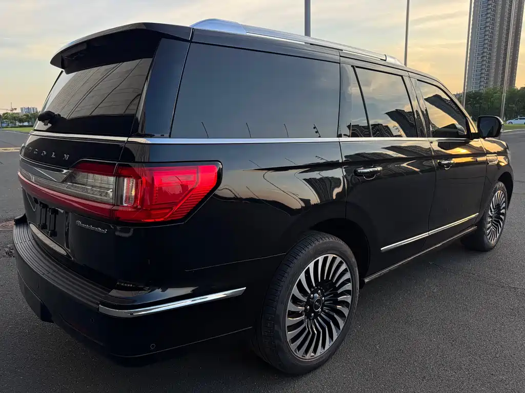 Lincoln Navigator