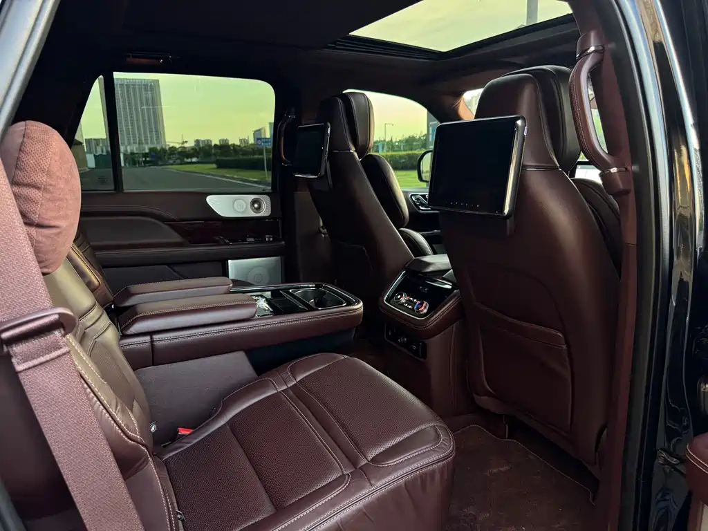 Lincoln Navigator