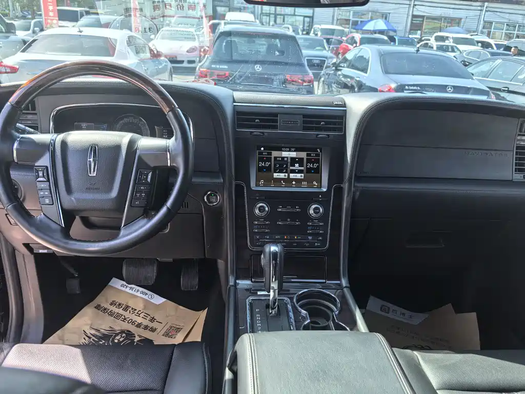 Lincoln Navigator