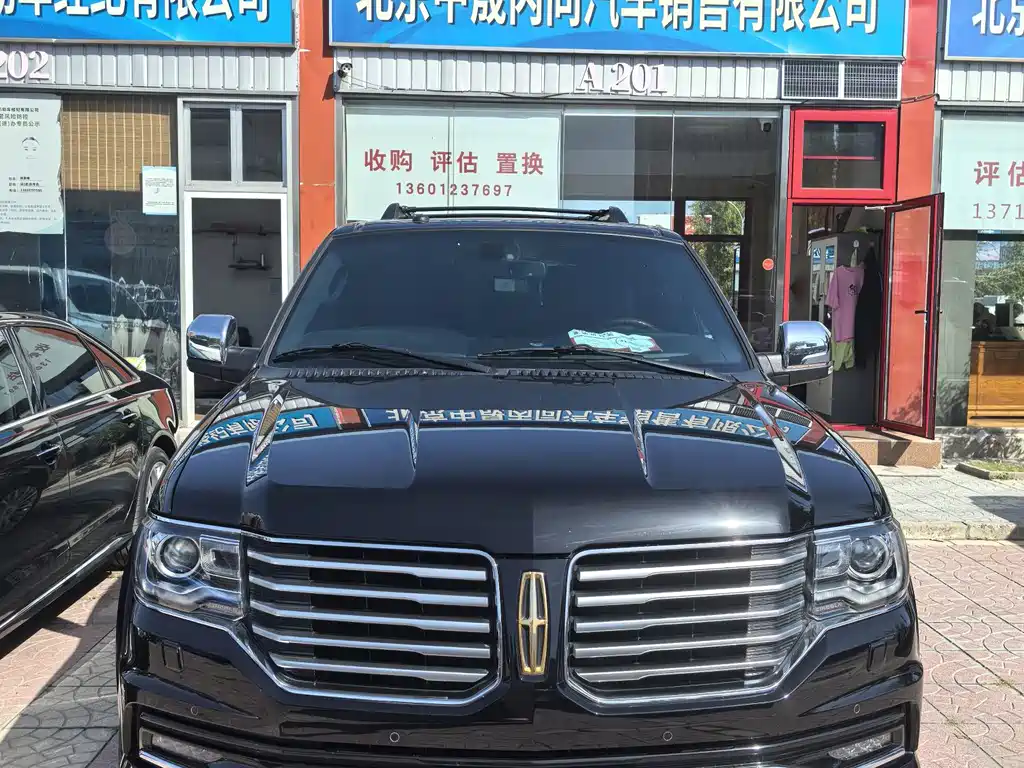Lincoln Navigator