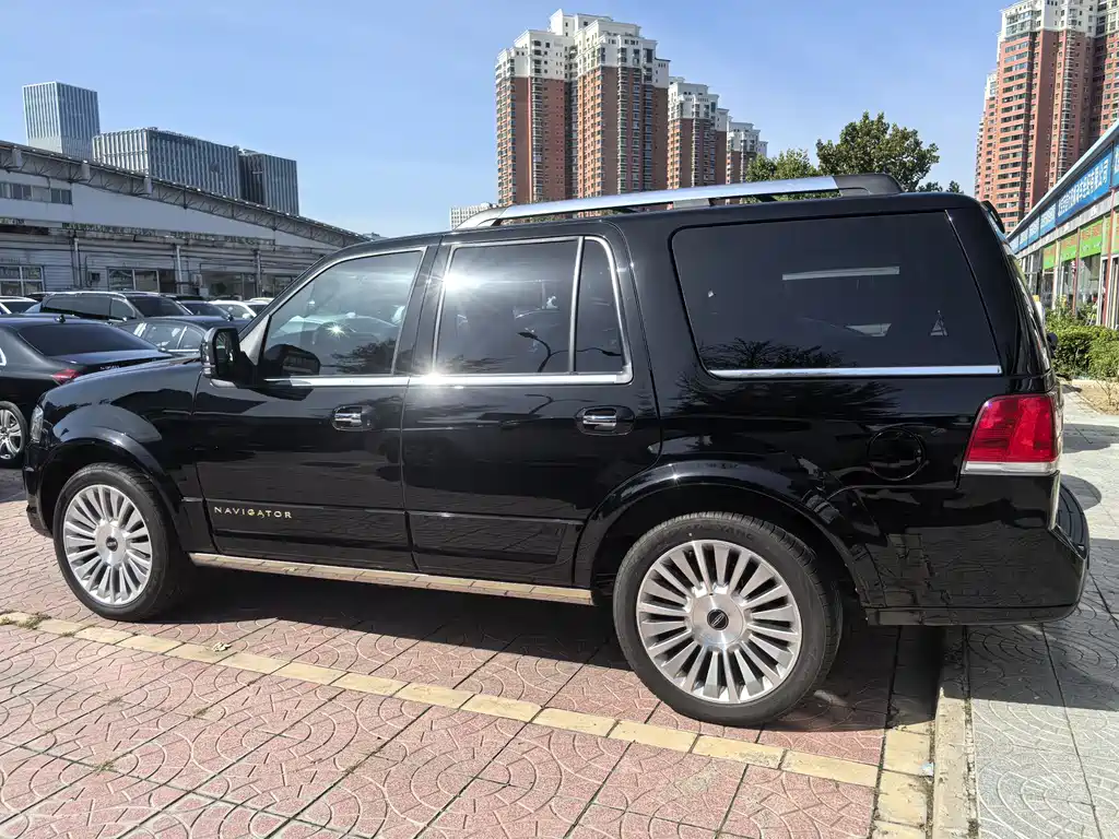 Lincoln Navigator