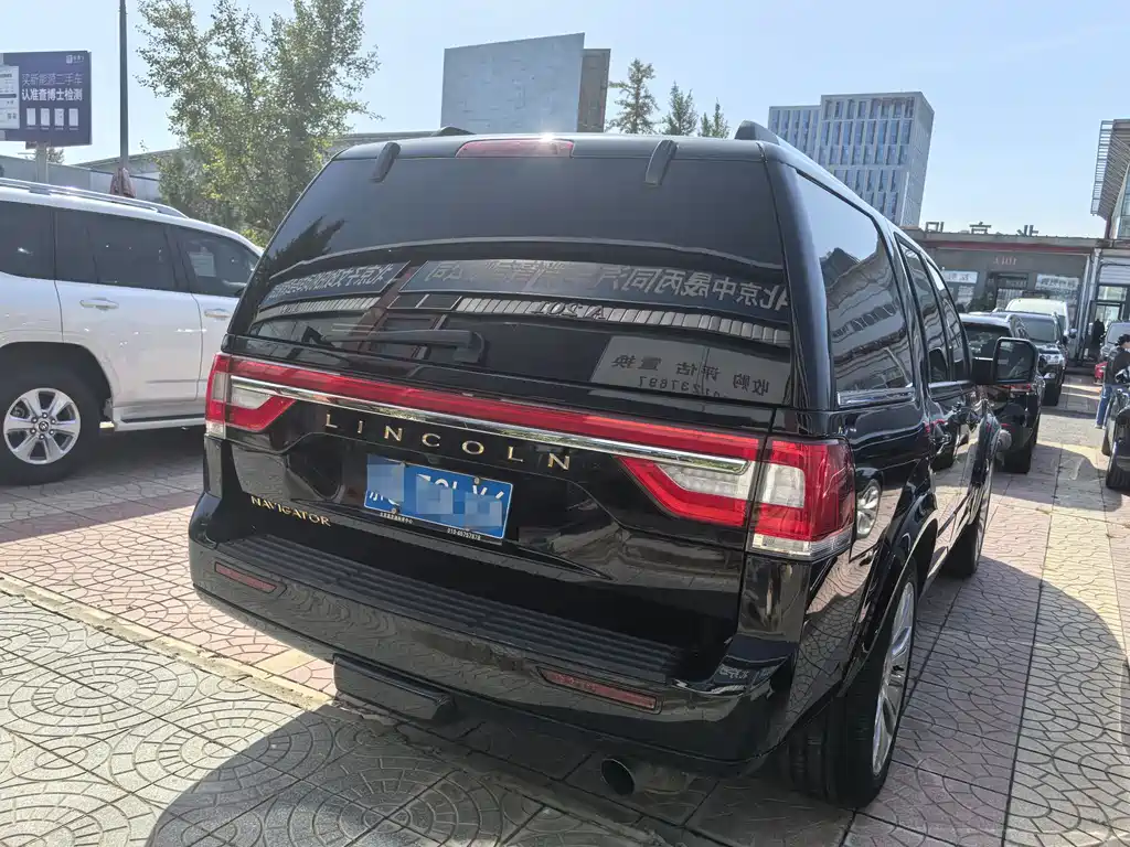 Lincoln Navigator