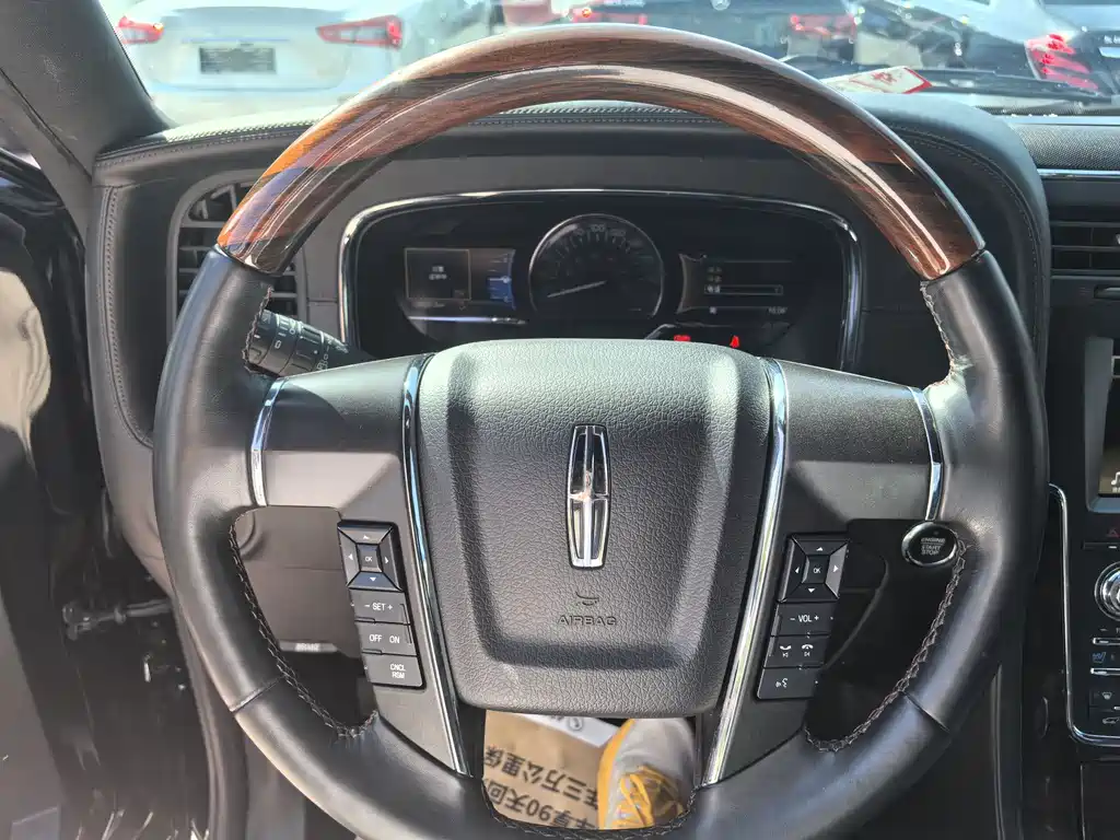 Lincoln Navigator
