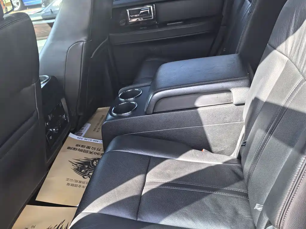 Lincoln Navigator
