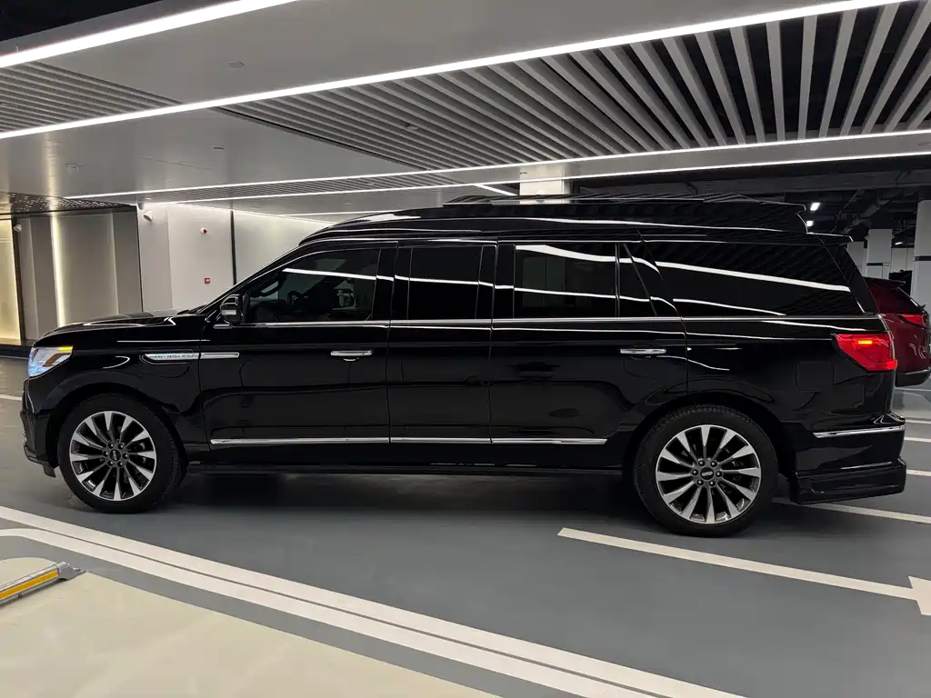 Lincoln Navigator