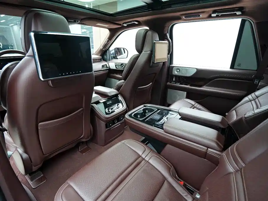 Lincoln Navigator