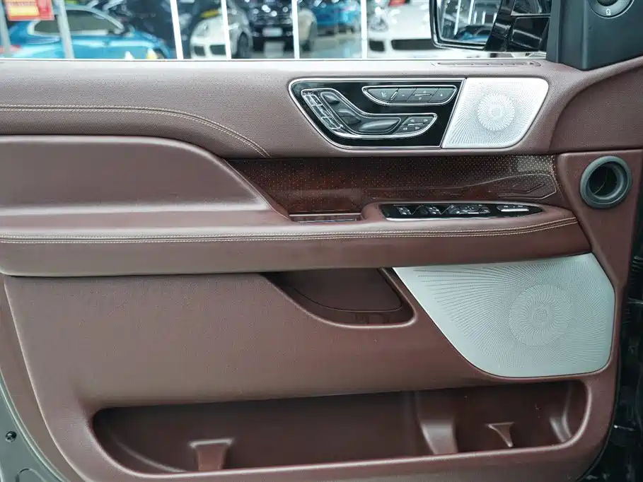 Lincoln Navigator