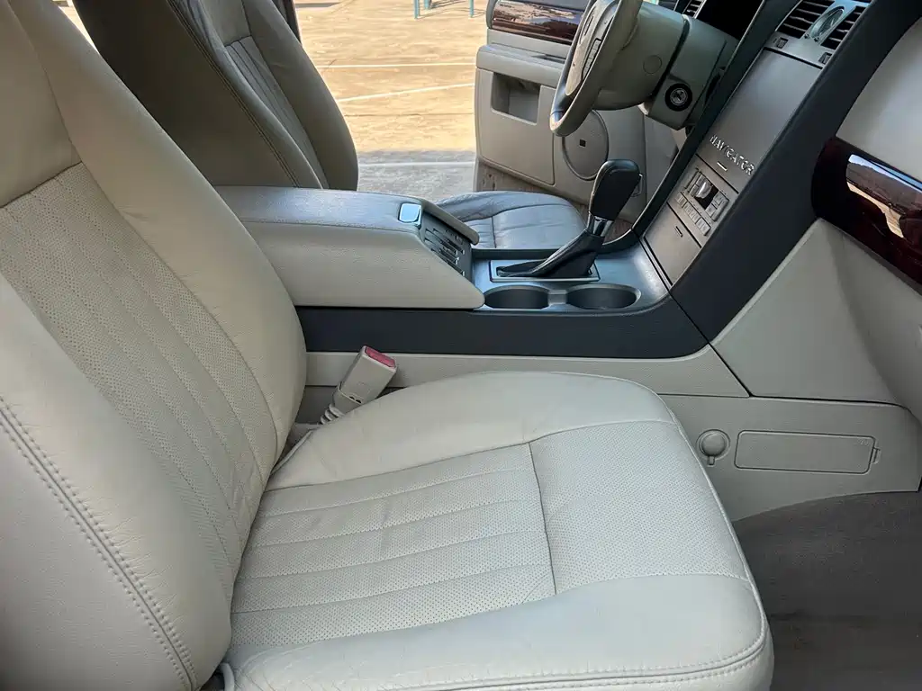 Lincoln Navigator