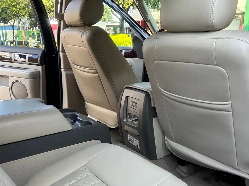 Lincoln Navigator