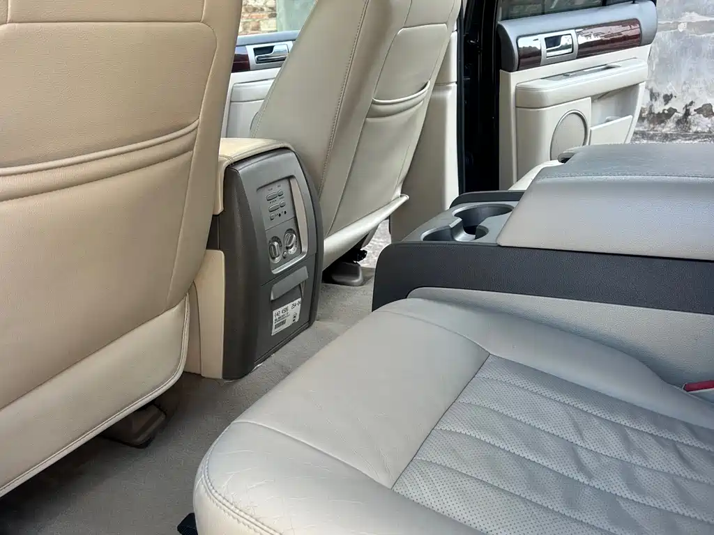 Lincoln Navigator