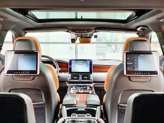 Lincoln Navigator