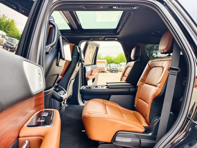 Lincoln Navigator