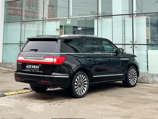 Lincoln Navigator