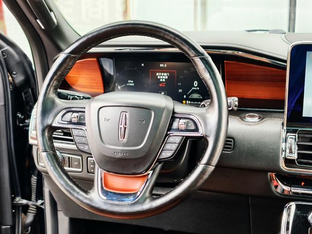 Lincoln Navigator