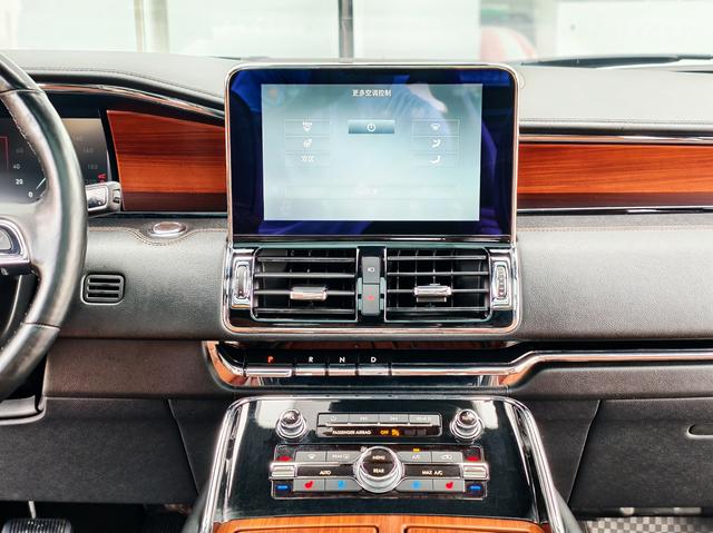 Lincoln Navigator