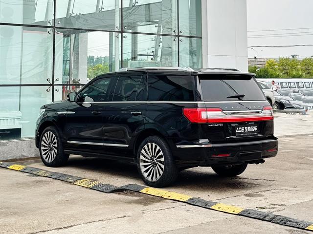 Lincoln Navigator