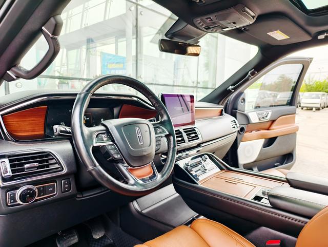 Lincoln Navigator