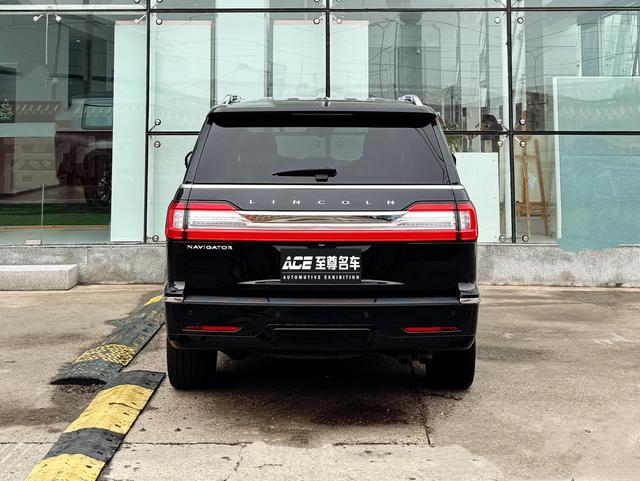 Lincoln Navigator