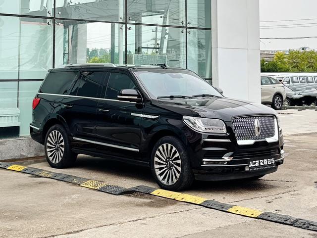 Lincoln Navigator