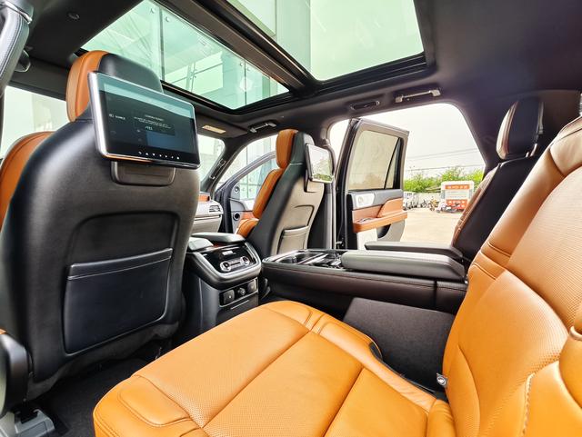 Lincoln Navigator