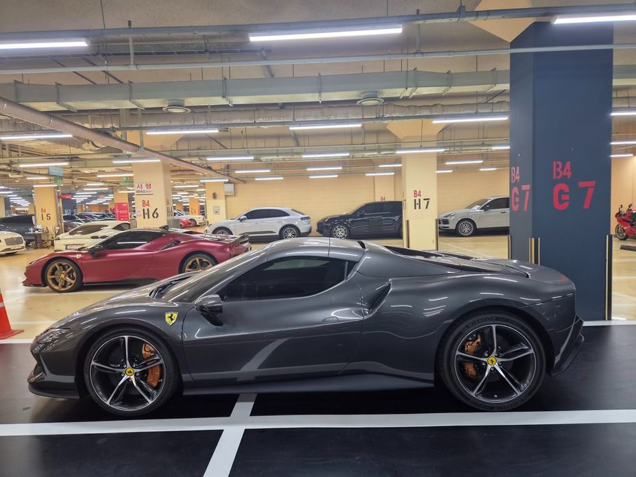 Ferrari 296