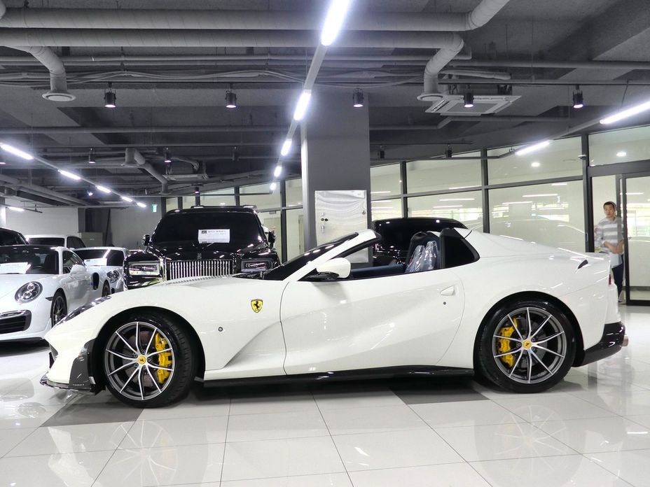 Ferrari 812