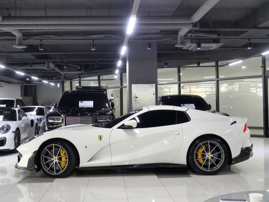 Ferrari 812