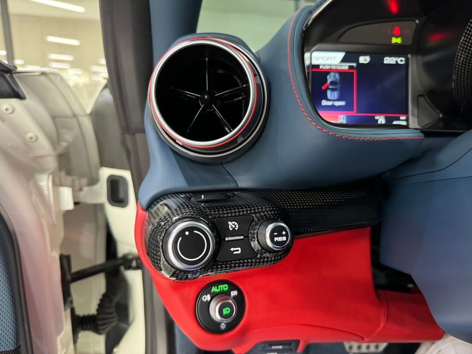 Ferrari 812