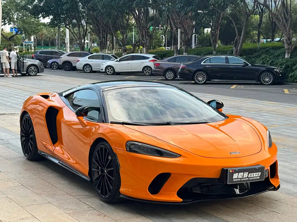 McLaren GT