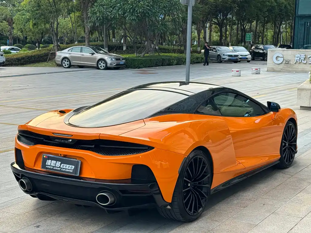 McLaren GT