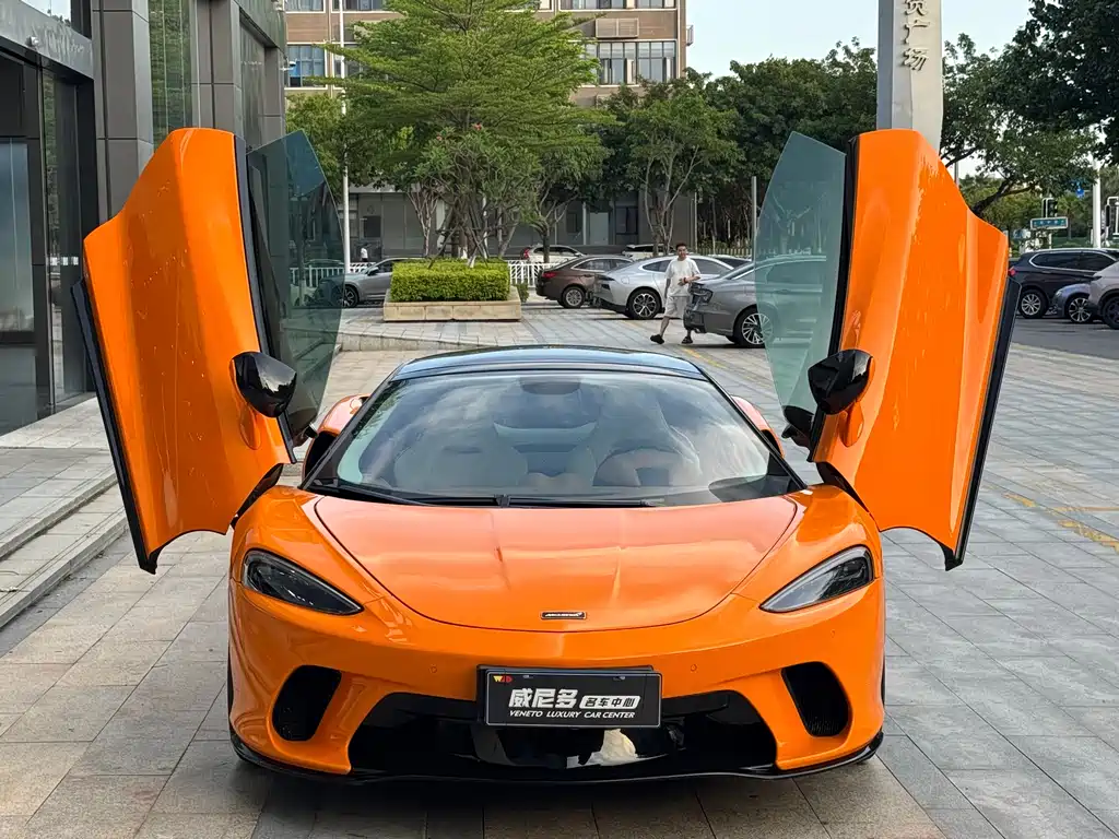 McLaren GT