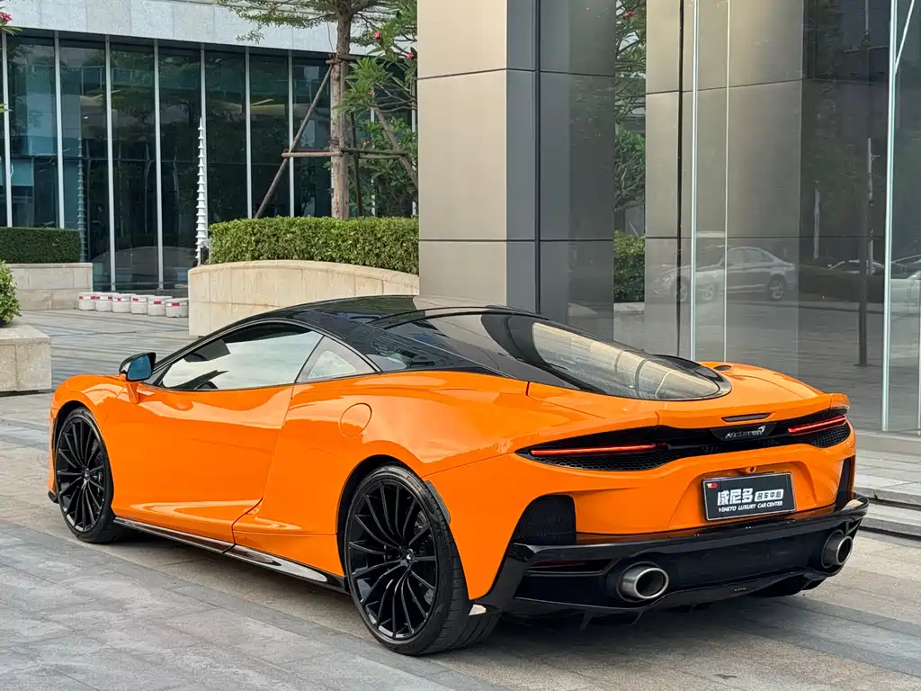 McLaren GT