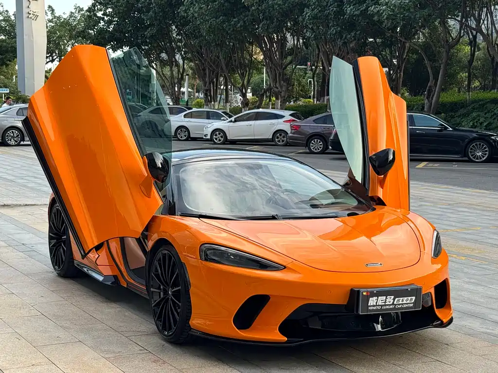 McLaren GT