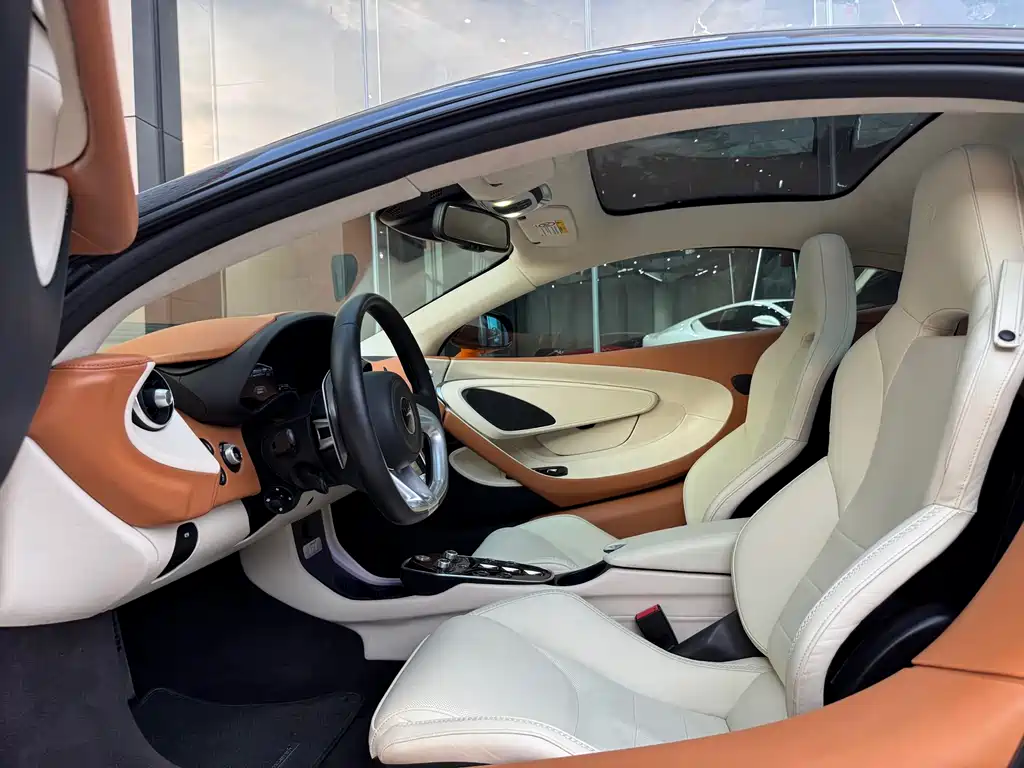 McLaren GT