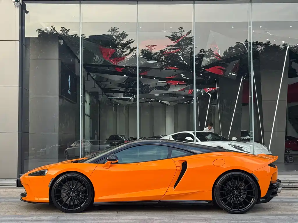 McLaren GT