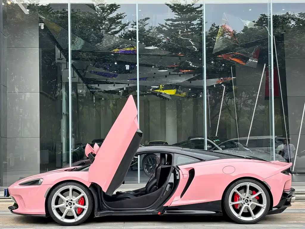 McLaren GT