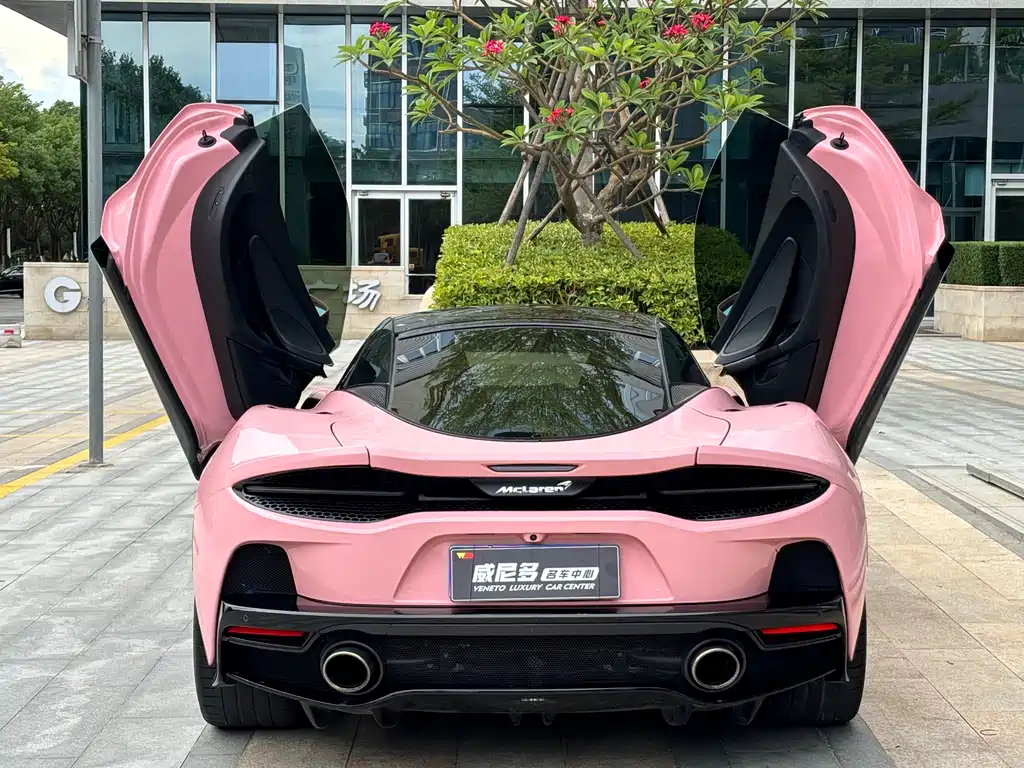 McLaren GT