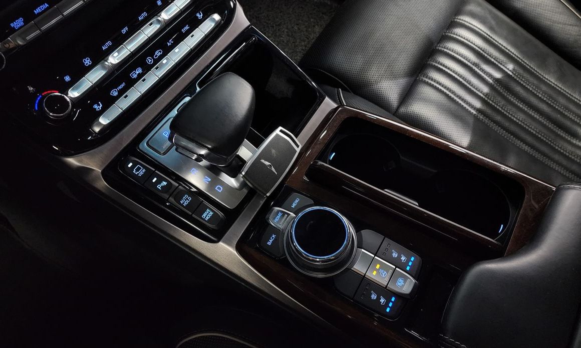 Genesis EQ900
