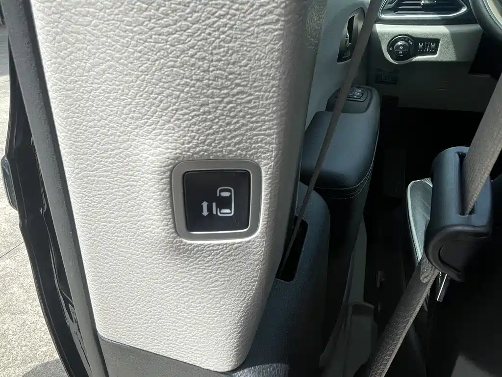 Chrysler Grand Voyager PHEV (Import)